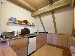 Cosy Holiday Home With Gazebo