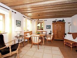 Cosy Holiday Home With Gazebo