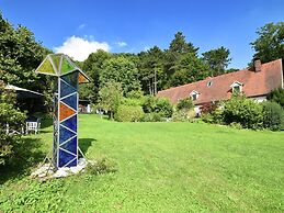 Cosy Holiday Home With Gazebo