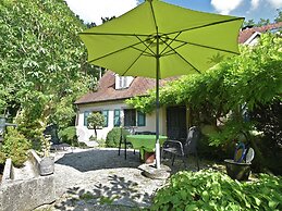 Cosy Holiday Home With Gazebo