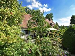 Cosy Holiday Home With Gazebo