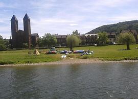 Ernst Lakeside Escape