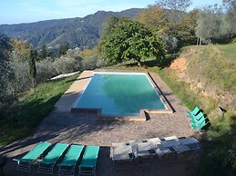 Modern Holiday Home in Pescia Tuscany