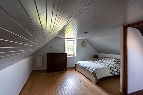 Modern Holiday Home in Plouhinec