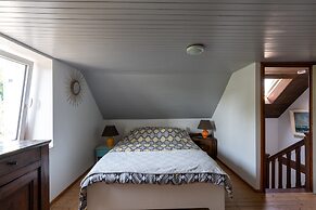 Modern Holiday Home in Plouhinec