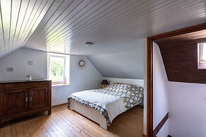 Modern Holiday Home in Plouhinec