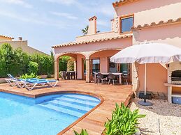 Luxurious Villa St Pere Pescador With Swimming Pool