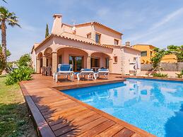 Luxurious Villa St Pere Pescador With Swimming Pool