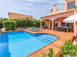 Luxurious Villa St Pere Pescador With Swimming Pool