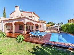 Luxurious Villa St Pere Pescador With Swimming Pool