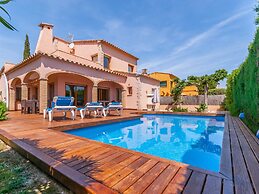 Luxurious Villa St Pere Pescador With Swimming Pool