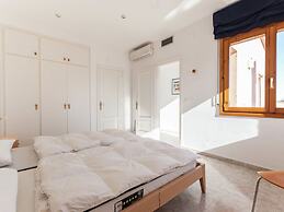 Luxurious Villa St Pere Pescador With Swimming Pool