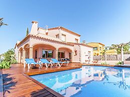 Luxurious Villa St Pere Pescador With Swimming Pool