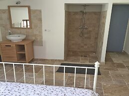 Villa in Ampus With Panoramic Views & Pool