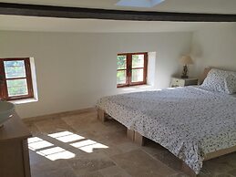 Villa in Ampus With Panoramic Views & Pool