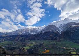 Charming Chalet Near Trails