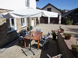 Quiet Apartment Along a Stream in Halenfeld