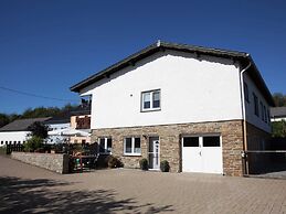 Quiet Apartment Along a Stream in Halenfeld