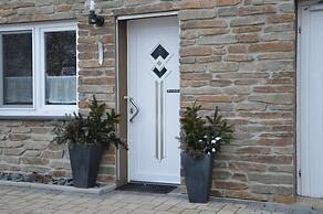 Quiet Apartment Along a Stream in Halenfeld