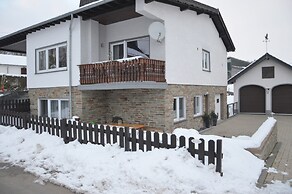 Quiet Apartment Along a Stream in Halenfeld