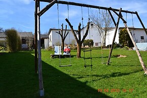 Quiet Apartment Along a Stream in Halenfeld
