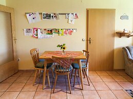 Quiet Apartment Along a Stream in Halenfeld