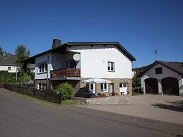 Quiet Apartment Along a Stream in Halenfeld