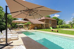 Spacious Farmhouse With Pool