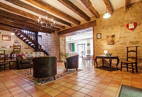 Spacious Farmhouse With Pool
