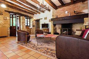 Spacious Farmhouse With Pool