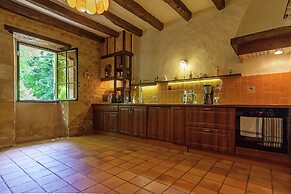 Spacious Farmhouse With Pool