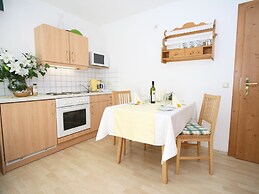 Sunlit Apartment near Ski Area in Hüttschlag