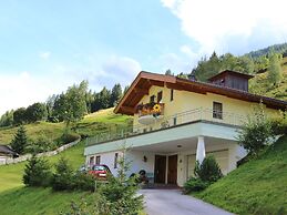 Sunlit Apartment near Ski Area in Hüttschlag