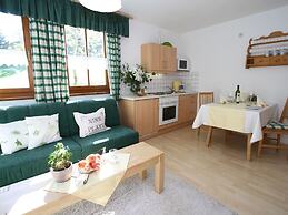 Sunlit Apartment near Ski Area in Hüttschlag
