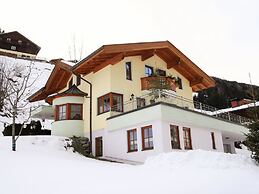 Sunlit Apartment near Ski Area in Hüttschlag
