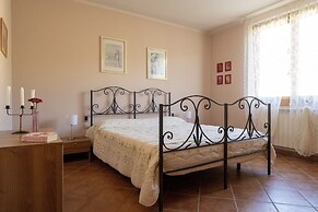 Villa in Tuscany With Private Pool & Views