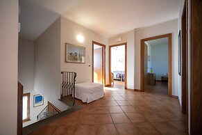 Villa in Tuscany With Private Pool & Views