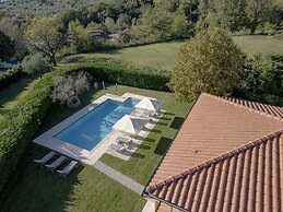 Villa in Tuscany With Private Pool & Views