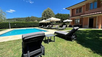 Villa in Tuscany With Private Pool & Views