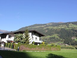Apartment in Aschau im Zillertal With Balcony