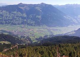 Apartment in Aschau im Zillertal With Balcony