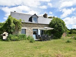 Lovely Mansion With Fenced Garden