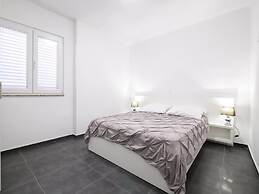 Elegant Holiday Home in Privlakaw With Garden