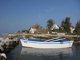 Elegant Holiday Home in Privlakaw With Garden