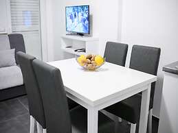 Elegant Holiday Home in Privlakaw With Garden