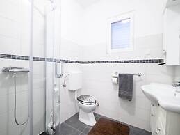 Elegant Holiday Home in Privlakaw With Garden