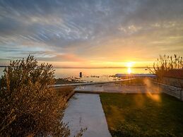 Elegant Holiday Home in Privlakaw With Garden