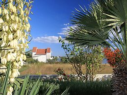 Elegant Holiday Home in Privlakaw With Garden