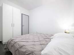 Elegant Holiday Home in Privlakaw With Garden