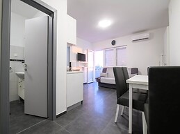 Elegant Holiday Home in Privlakaw With Garden